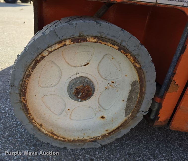 image for item DV0023 2017 Snorkel S3219E scissor lift