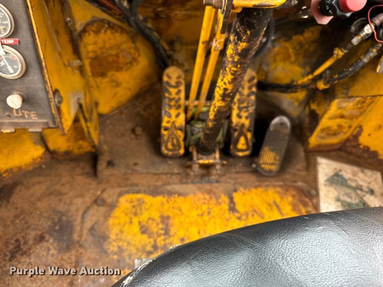 image for item DV5840 1974 Michigan  280 dozer