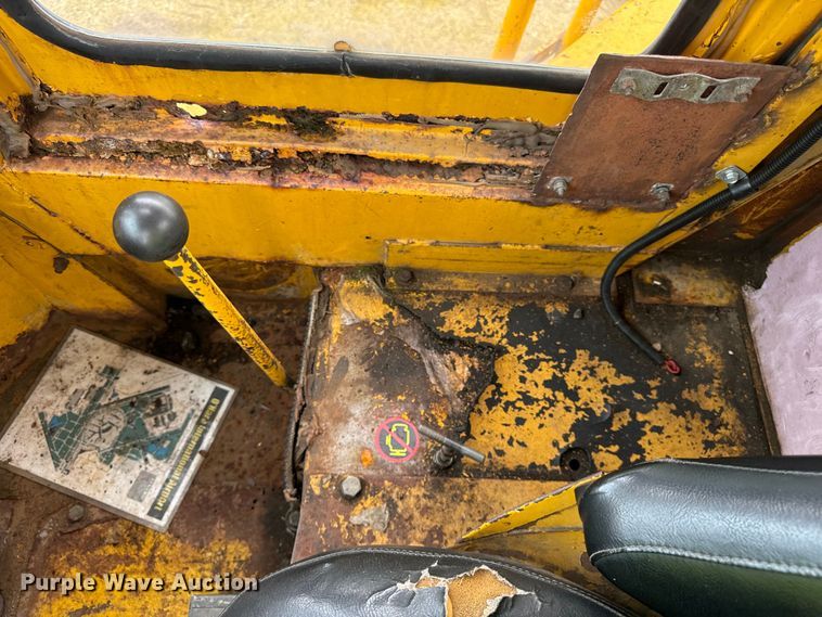 image for item DV5840 1974 Michigan  280 dozer