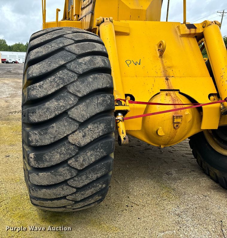 image for item DV5840 1974 Michigan  280 dozer