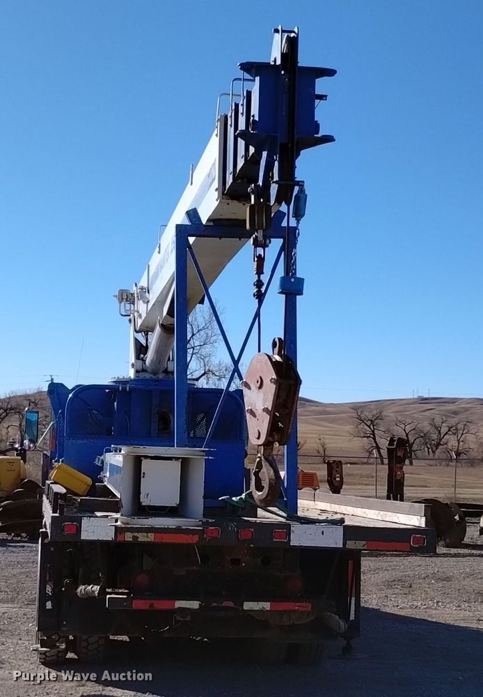 image for item DV6558 1995 Freightliner FL80 crane truck