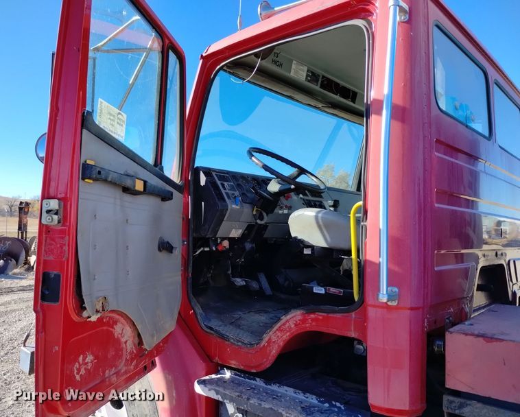 image for item DV6558 1995 Freightliner FL80 crane truck