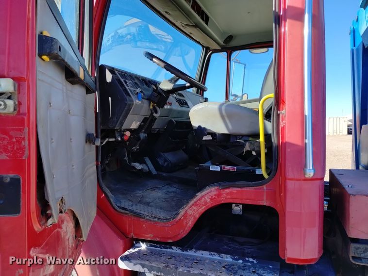 image for item DV6558 1995 Freightliner FL80 crane truck