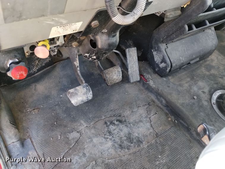 image for item DV6558 1995 Freightliner FL80 crane truck