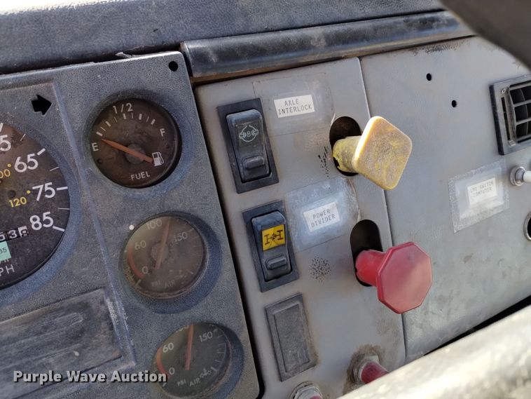 image for item DV6558 1995 Freightliner FL80 crane truck