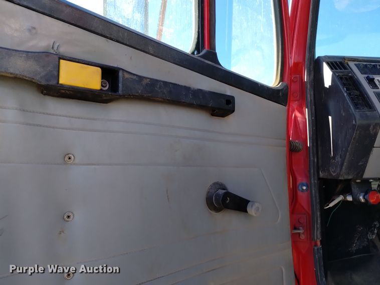 image for item DV6558 1995 Freightliner FL80 crane truck