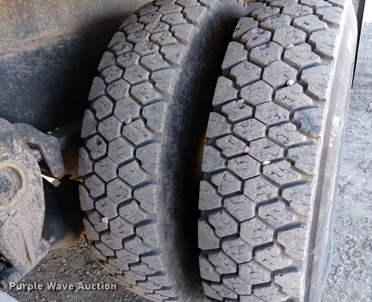 image for item DV6558 1995 Freightliner FL80 crane truck