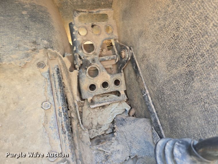 image for item DV6560 2007 Bobcat S185 skid steer loader