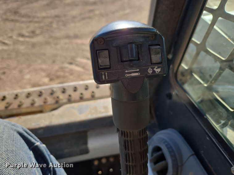 image for item DV6560 2007 Bobcat S185 skid steer loader