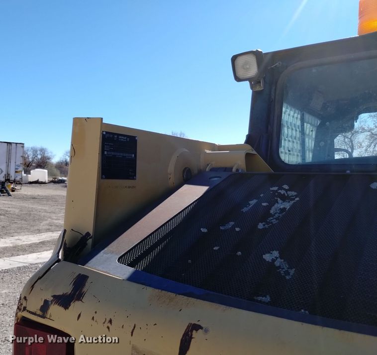 image for item DV6567 2001 Caterpillar 277 tracked skid steer loader