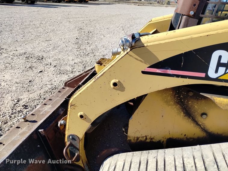 image for item DV6567 2001 Caterpillar 277 tracked skid steer loader