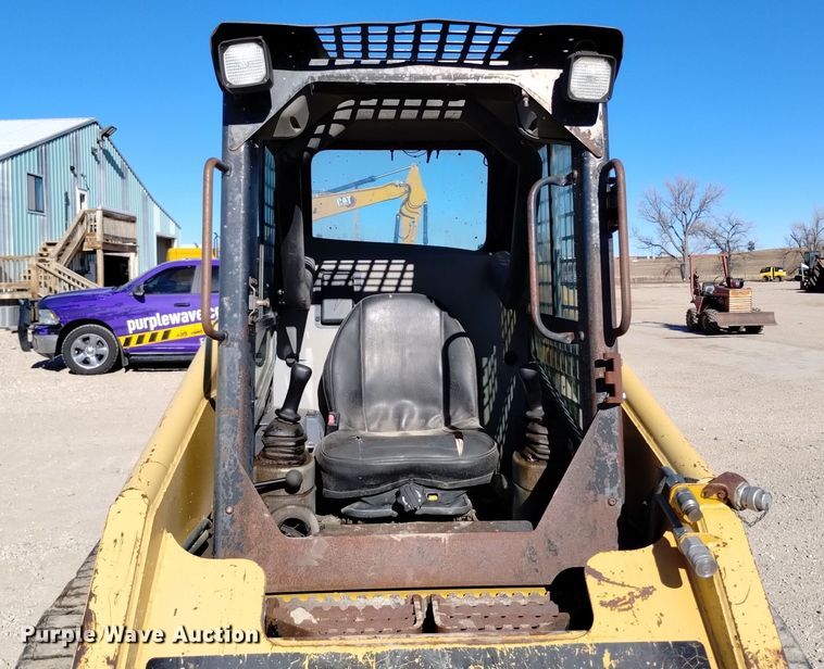image for item DV6567 2001 Caterpillar 277 tracked skid steer loader