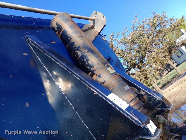 image for item DW0838 2007 CPS end dump trailer