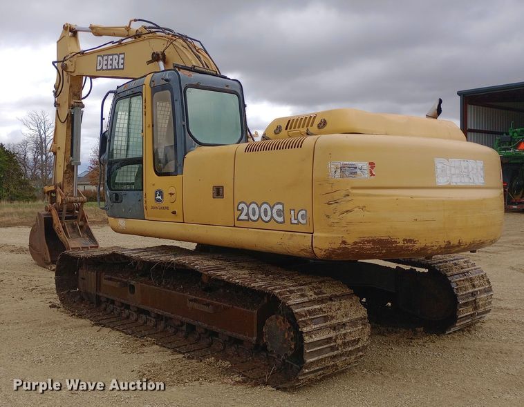 image for item DW0847 2002 John Deere 200C LC excavator