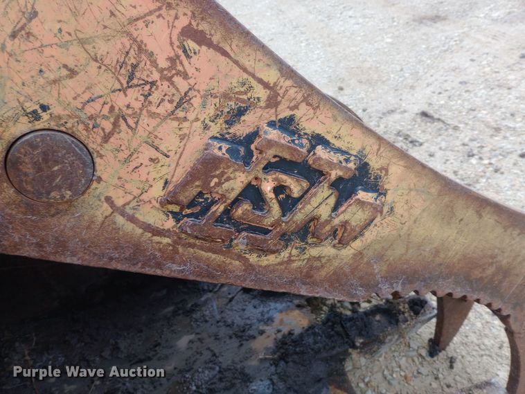 image for item DW0847 2002 John Deere 200C LC excavator