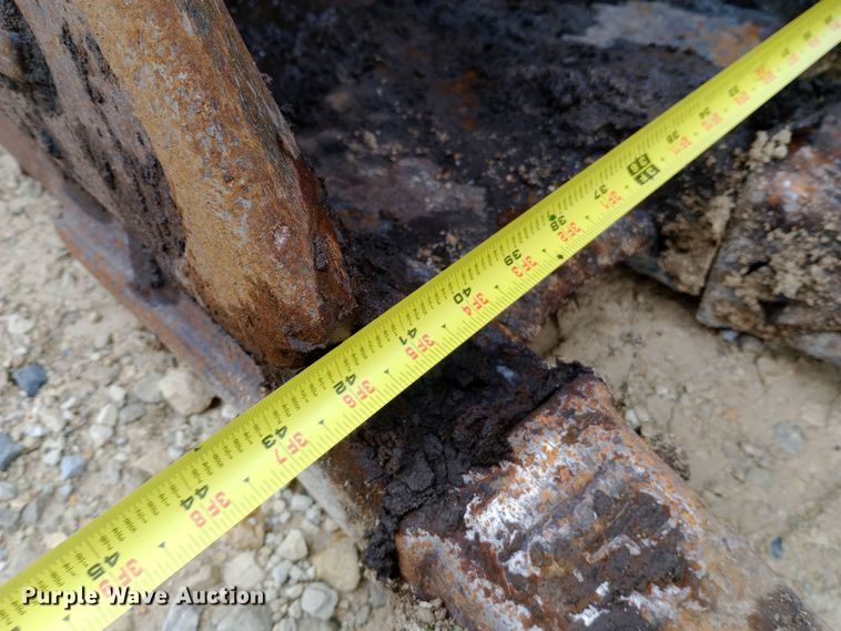 image for item DW0847 2002 John Deere 200C LC excavator