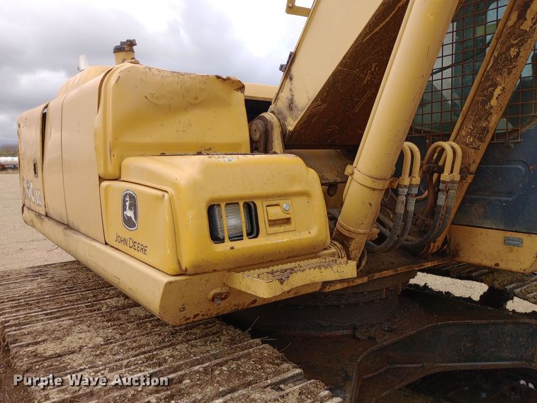 image for item DW0847 2002 John Deere 200C LC excavator