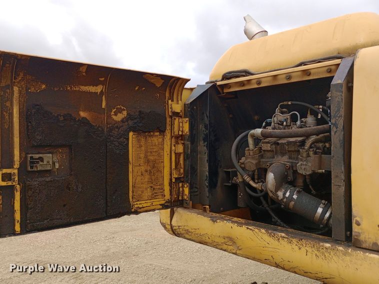 image for item DW0847 2002 John Deere 200C LC excavator