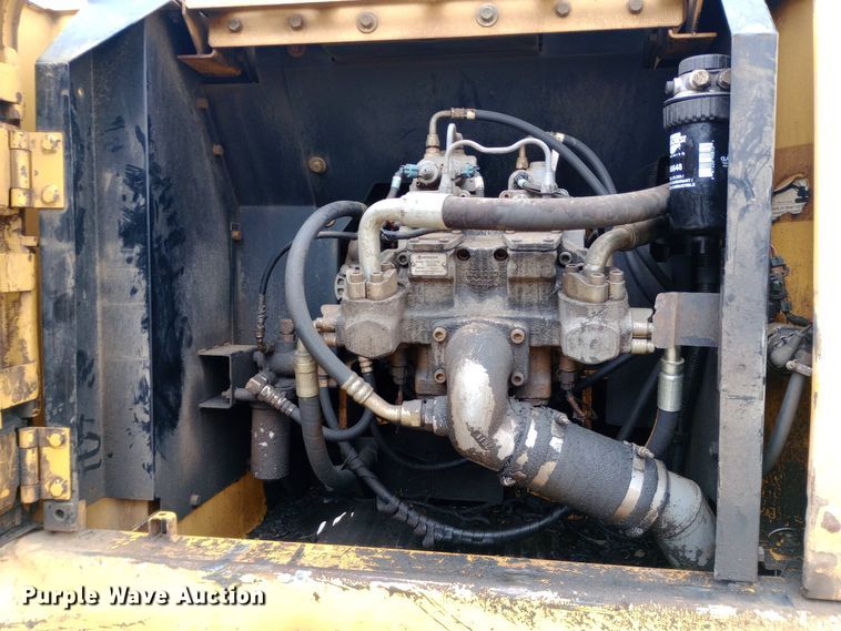 image for item DW0847 2002 John Deere 200C LC excavator