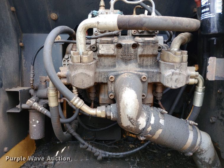 image for item DW0847 2002 John Deere 200C LC excavator