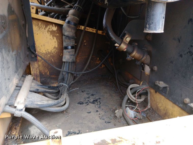 image for item DW0847 2002 John Deere 200C LC excavator