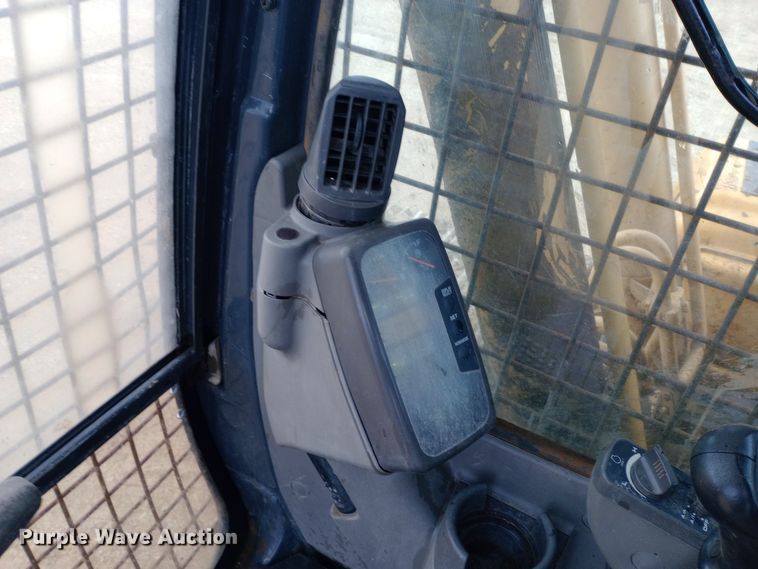 image for item DW0847 2002 John Deere 200C LC excavator