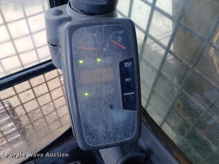 image for item DW0847 2002 John Deere 200C LC excavator