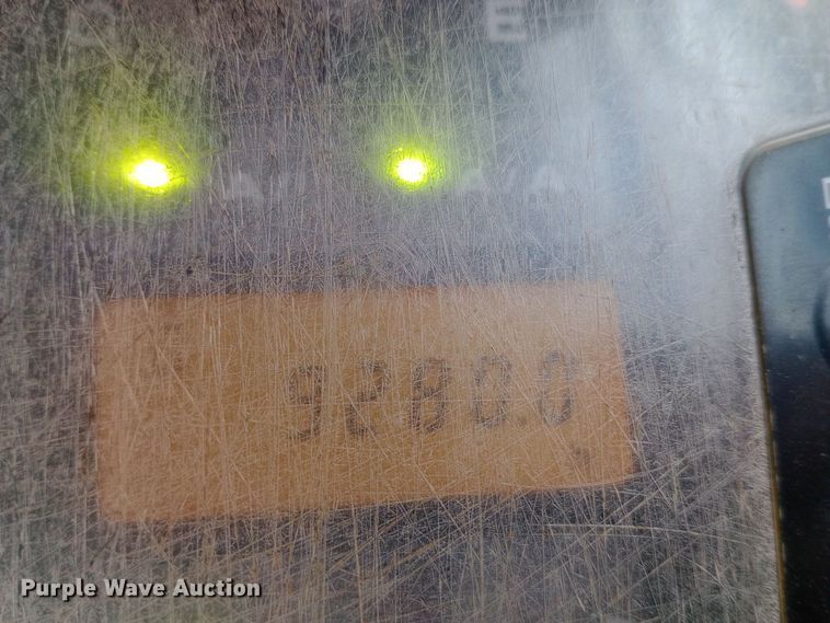 image for item DW0847 2002 John Deere 200C LC excavator