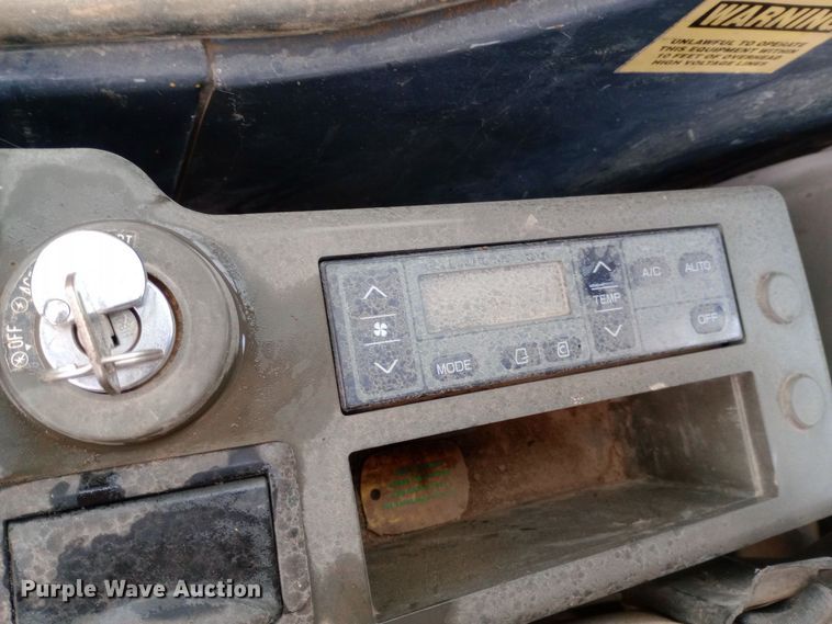 image for item DW0847 2002 John Deere 200C LC excavator