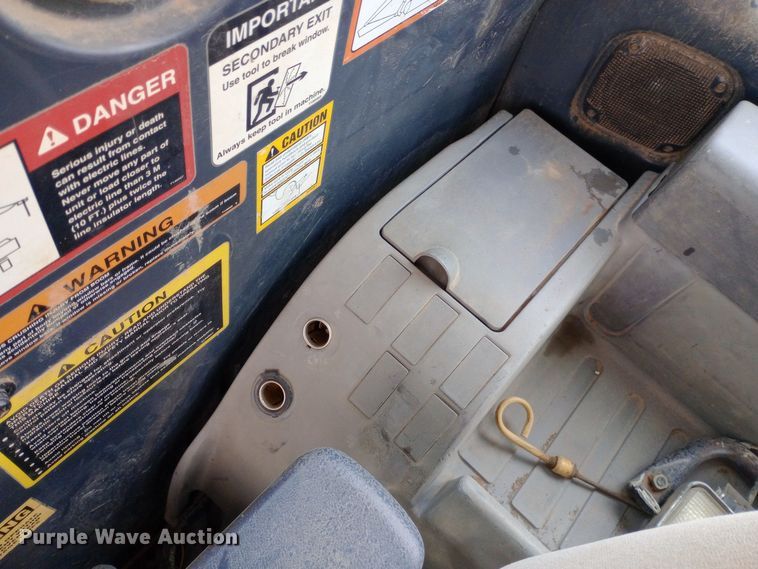 image for item DW0847 2002 John Deere 200C LC excavator