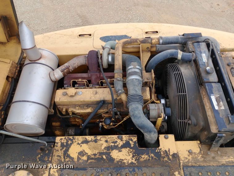 image for item DW0847 2002 John Deere 200C LC excavator