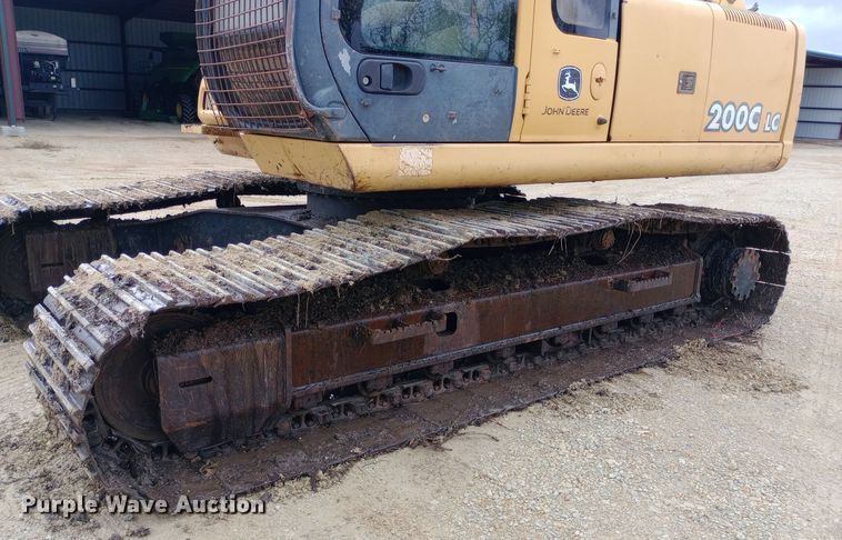 image for item DW0847 2002 John Deere 200C LC excavator