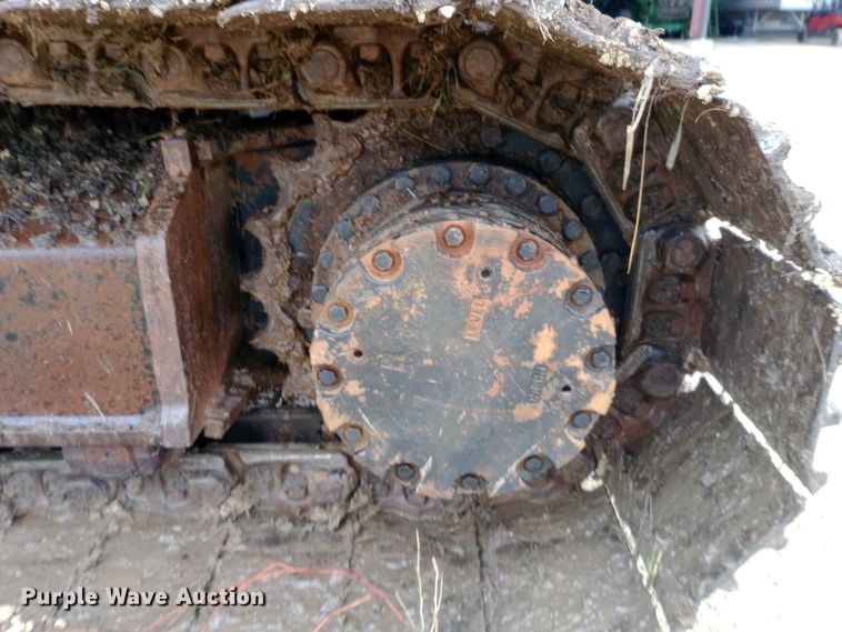 image for item DW0847 2002 John Deere 200C LC excavator