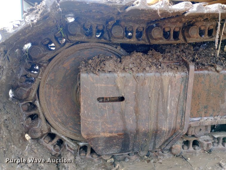 image for item DW0847 2002 John Deere 200C LC excavator