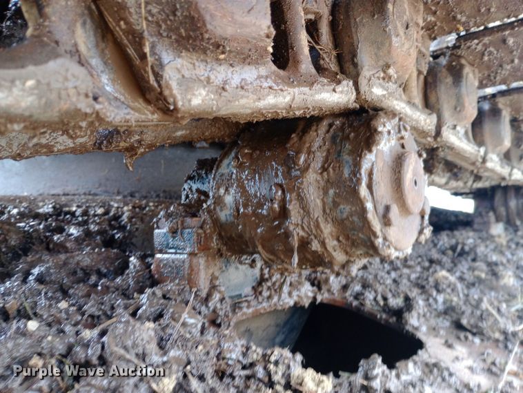 image for item DW0847 2002 John Deere 200C LC excavator