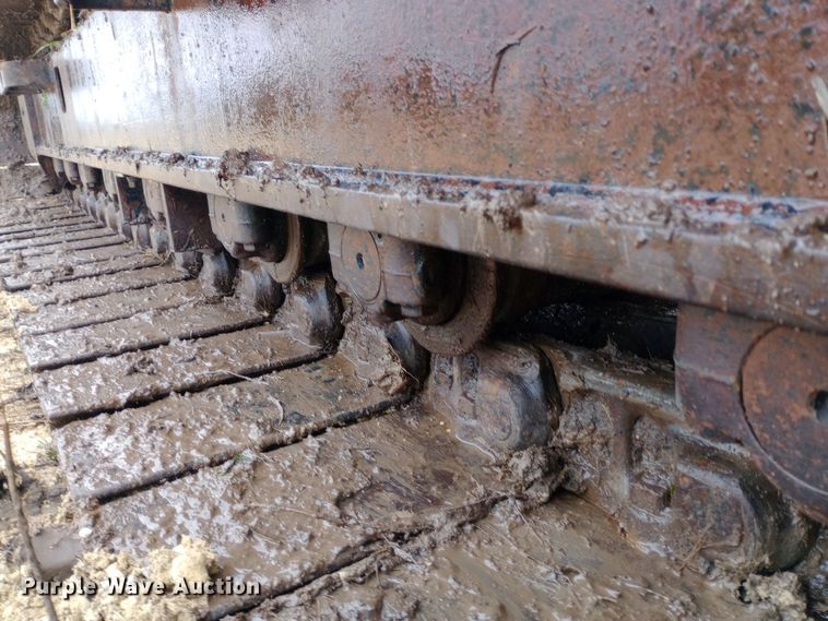 image for item DW0847 2002 John Deere 200C LC excavator