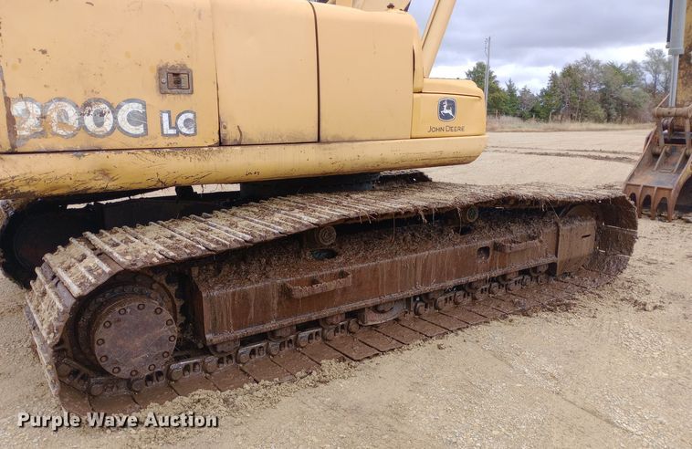 image for item DW0847 2002 John Deere 200C LC excavator