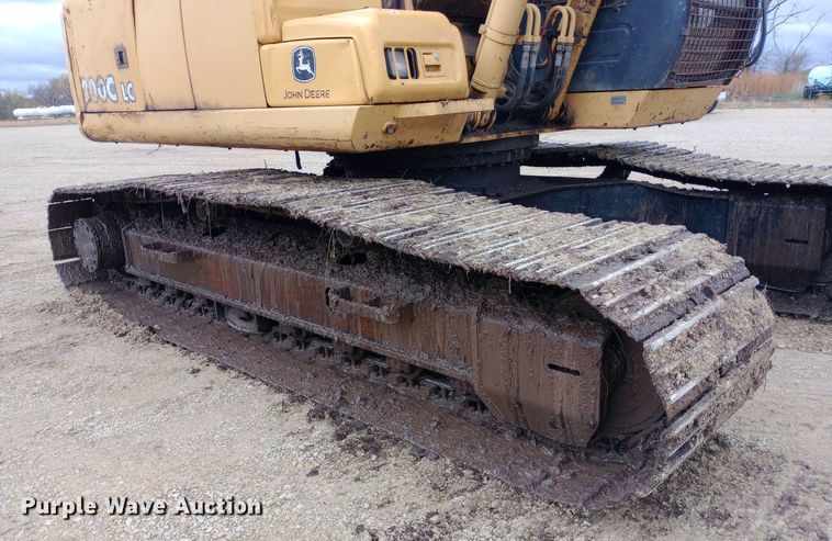 image for item DW0847 2002 John Deere 200C LC excavator