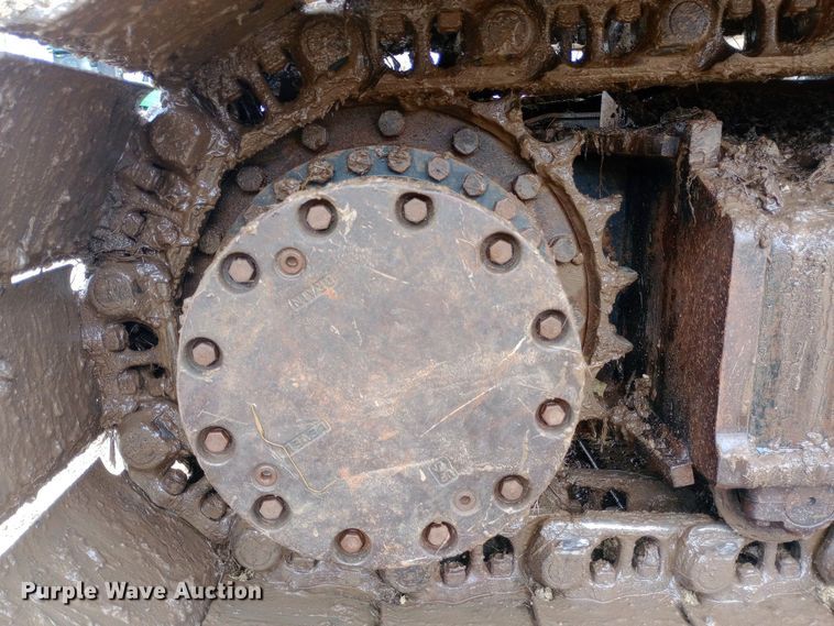 image for item DW0847 2002 John Deere 200C LC excavator