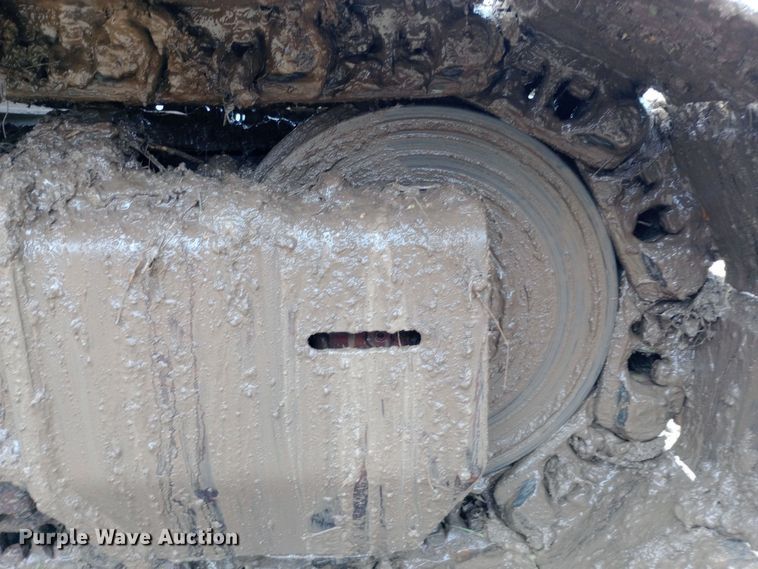 image for item DW0847 2002 John Deere 200C LC excavator