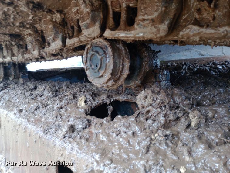 image for item DW0847 2002 John Deere 200C LC excavator