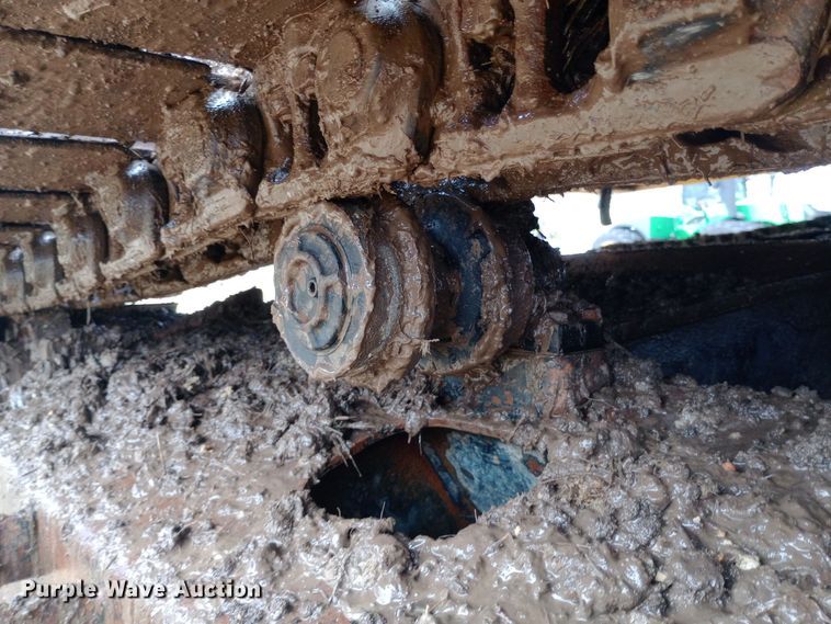 image for item DW0847 2002 John Deere 200C LC excavator