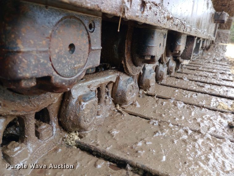 image for item DW0847 2002 John Deere 200C LC excavator