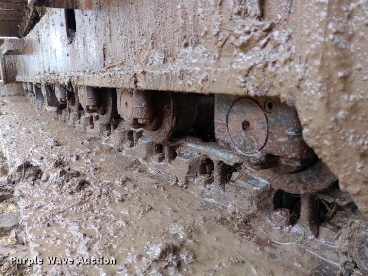 image for item DW0847 2002 John Deere 200C LC excavator