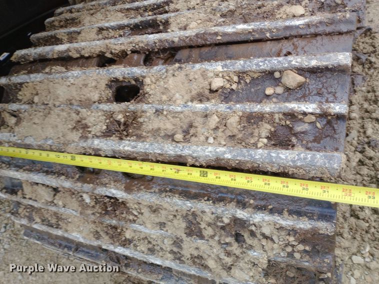 image for item DW0847 2002 John Deere 200C LC excavator