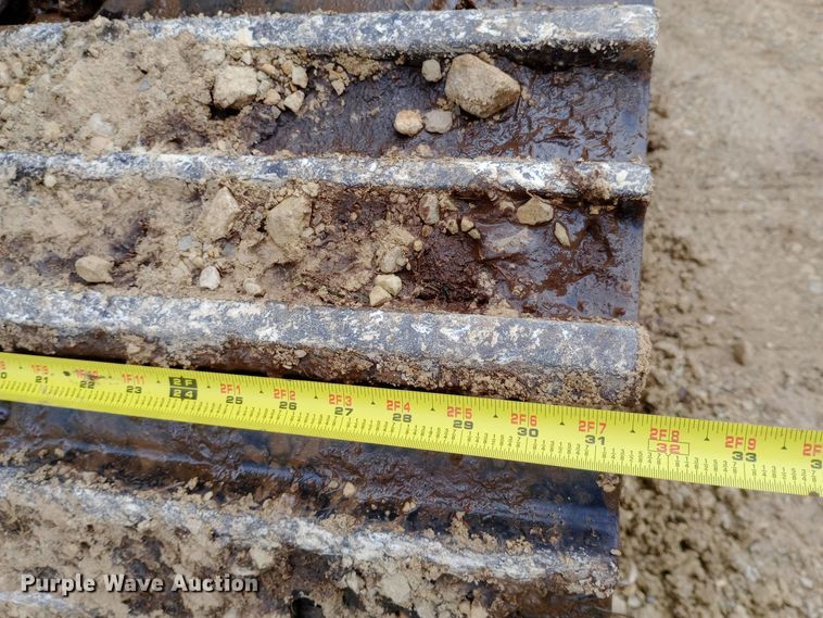 image for item DW0847 2002 John Deere 200C LC excavator