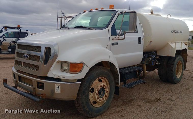 image for item DW0848 2005 Ford  F650 Super Duty water truck
