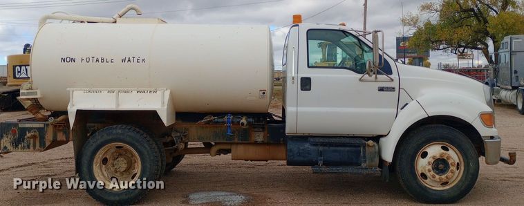 image for item DW0848 2005 Ford  F650 Super Duty water truck
