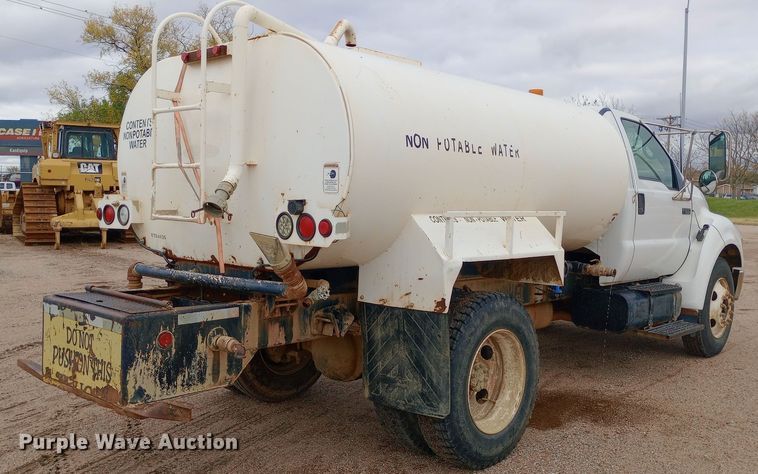 image for item DW0848 2005 Ford  F650 Super Duty water truck