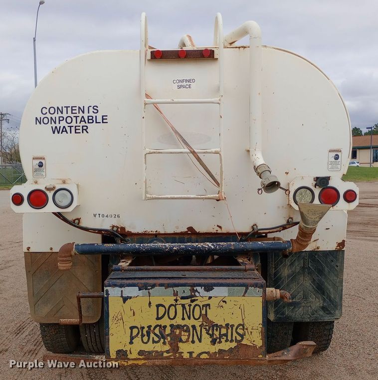 image for item DW0848 2005 Ford  F650 Super Duty water truck